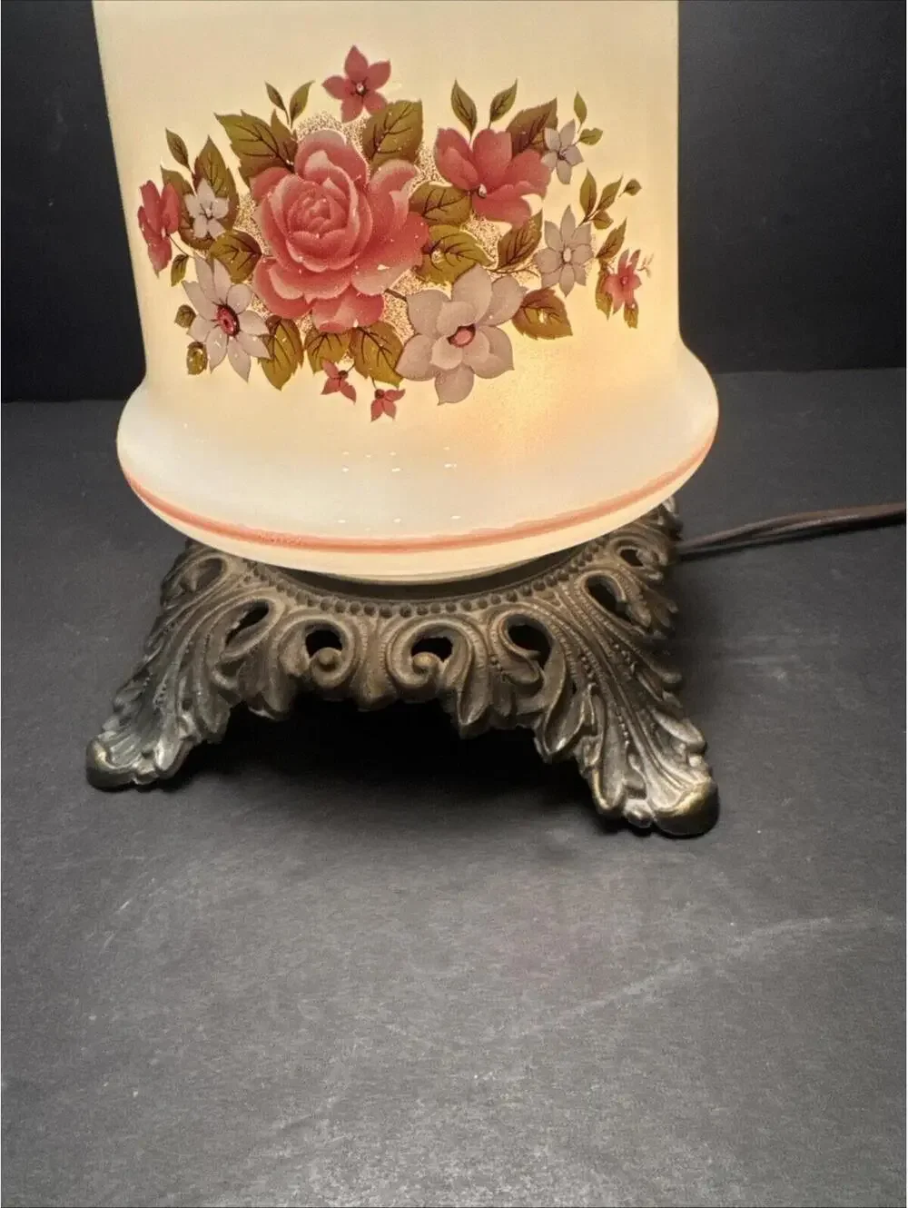 Vtg GWTW Electric Victoria Hurricane Lamp 3 Way Light Roses 20” H